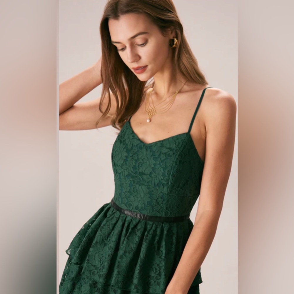 Sweetheart spaghetti strap lace maxi dress